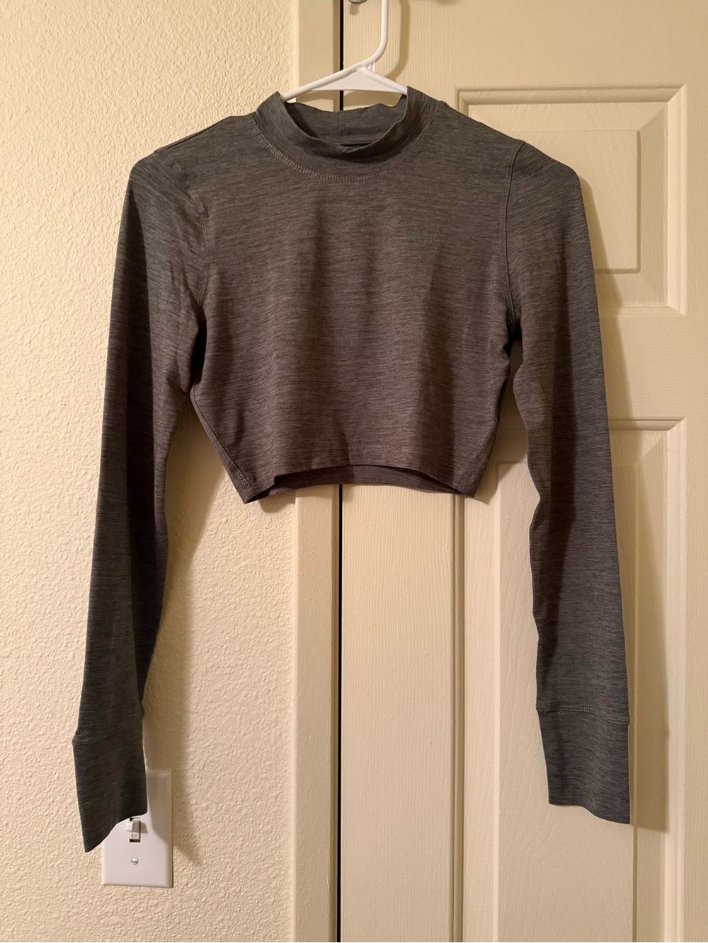 Vuori Lux Crop Tee Long-Sleeve Dusty Pine Heather - Picture 3 of 5